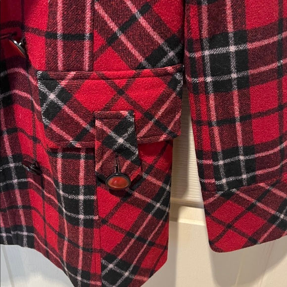 Maria D by Nordstroms Women's Red Plaid Jacket
Wool blend , double breasted‎ - Picture 4 of 8
